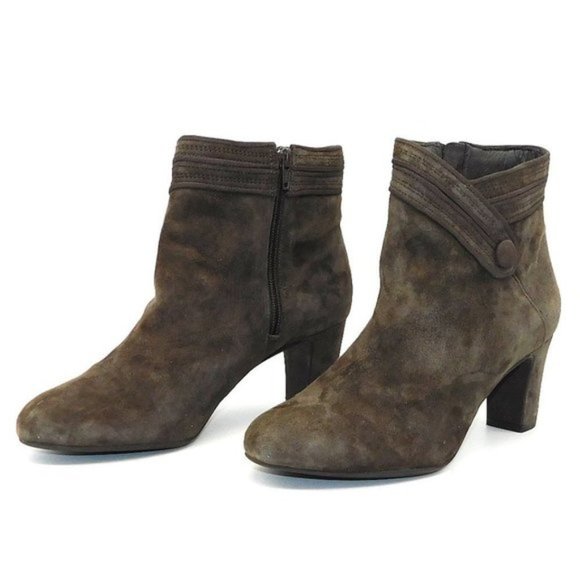 NWOT Clarks "Tamryn Season Suede Heel Ankle Boots - Picture 10 of 10